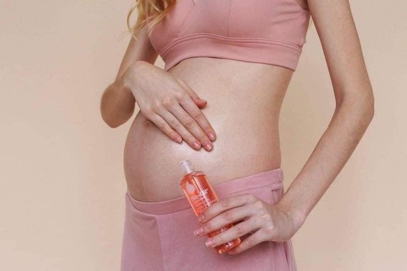 Sử dụng dầu trị rạn Bio-Oil trong quá trình mang thai làm giảm thiểu các vết rạn da